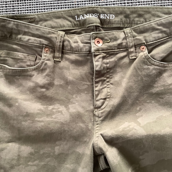 Lands’ End Camo Jeans - Picture 8 of 8